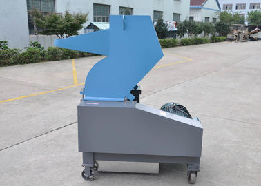 δύναμη τεμαχισμού μηχανών 400r/Min 200-450kg/H θραυστήρων ανακύκλωσης 10mm Sievehole Dia