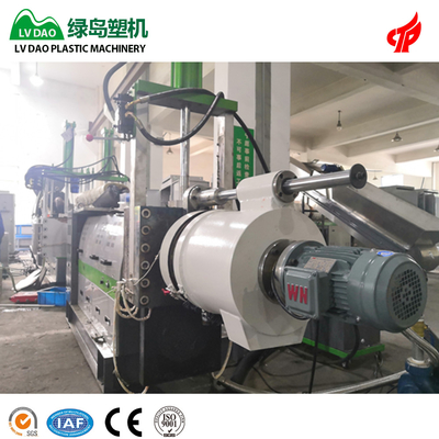 Νερού δαχτυλιδιών καυτή μηχανή ανακύκλωσης περικοπών πλαστική για HDPE LDPE το υλικό 250 - 500kg/H